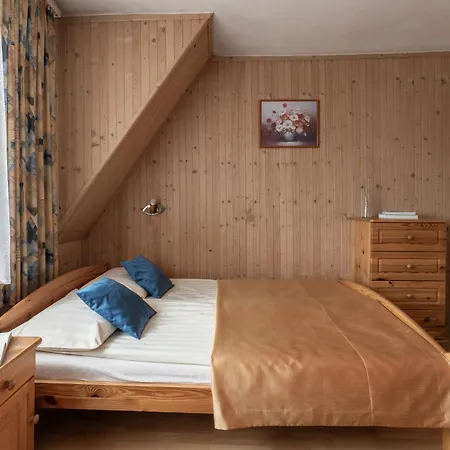 U Trabanta - Noclegi, Wycieczki Jednodniowe, Wypozyczalnia Narciarska 3*