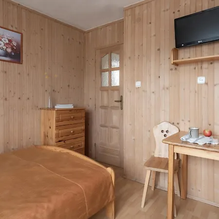 U Trabanta - Noclegi, Wycieczki Jednodniowe, Wypozyczalnia Narciarska 3*