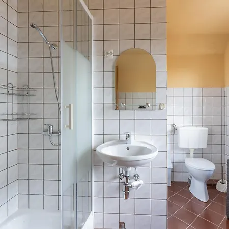 U Trabanta - Noclegi, Wycieczki Jednodniowe, Wypozyczalnia Narciarska 3*